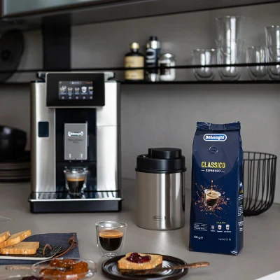 https://decora-group.ams3.cdn.digitaloceanspaces.com/domus/media/101636/conversions/DeLonghi-DLSC063-(3).large.webp