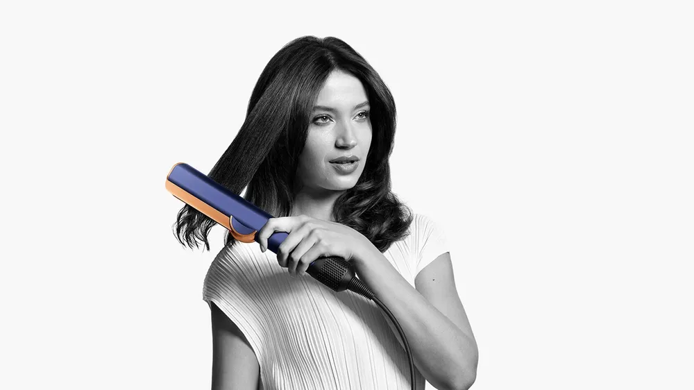 https://decora-group.ams3.cdn.digitaloceanspaces.com/domus/media/113733/Dyson-HT01-Airstrait-Prussian-Blue-Rich-Copper-(3)---Domus.webp