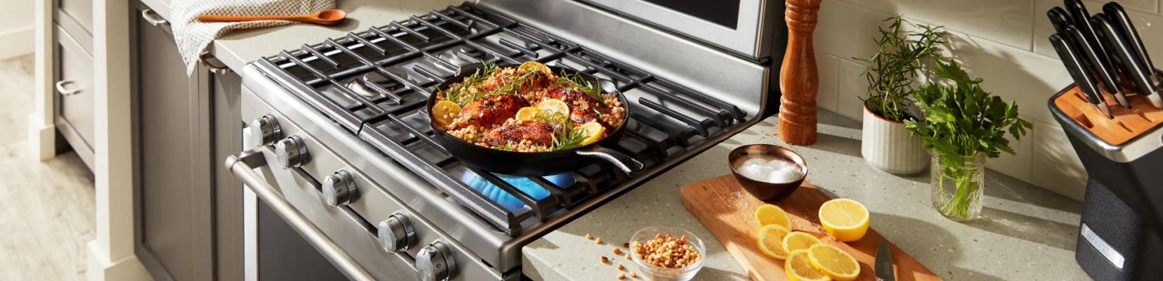 https://decora-group.ams3.cdn.digitaloceanspaces.com/domus/media/121063/1656_400-image-item-blog-gas-or-electric-kitchen-1.png
