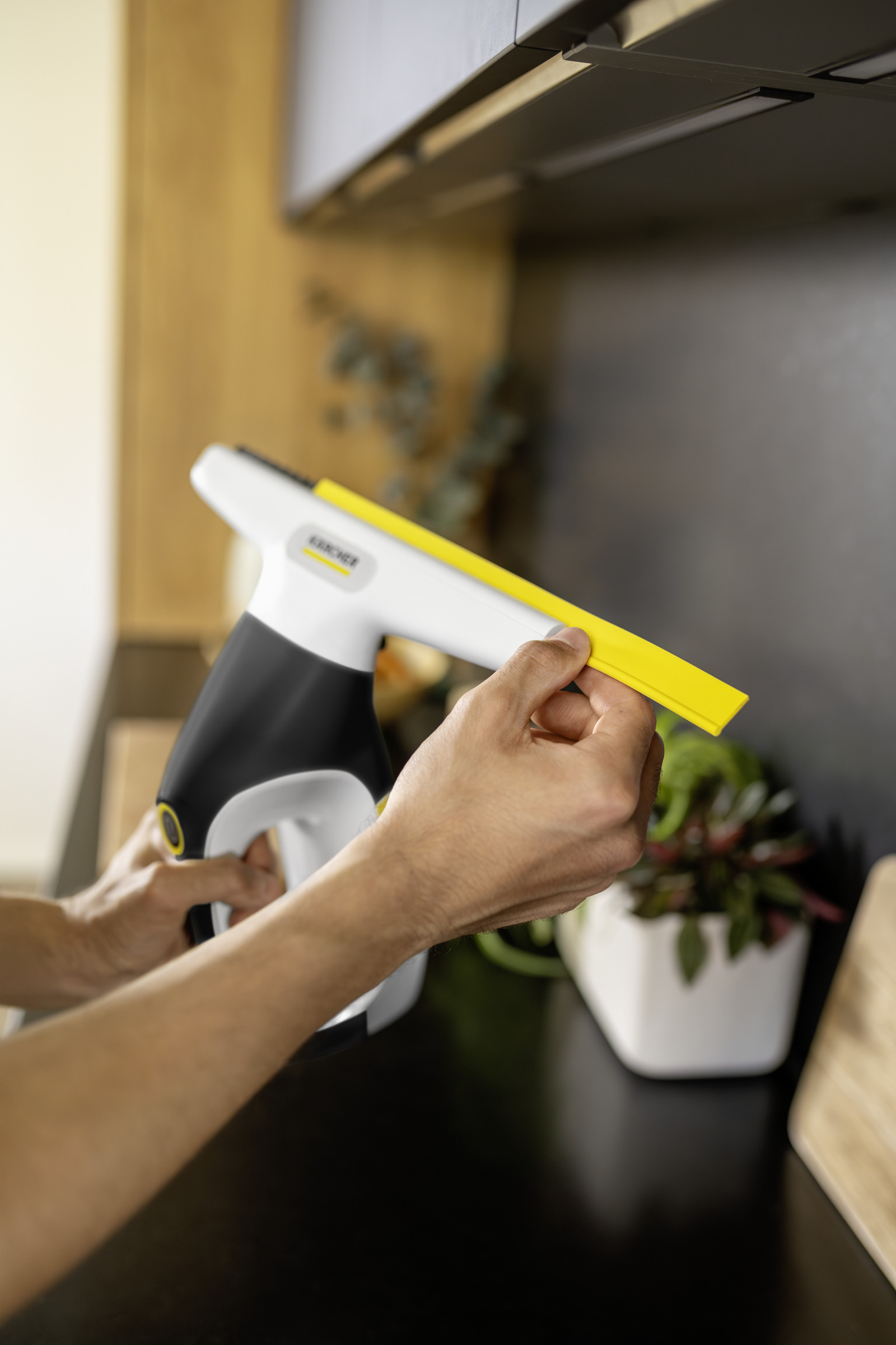 https://decora-group.ams3.cdn.digitaloceanspaces.com/domus/media/126923/Karcher-1-633-690-0-(3)---Domus.jpg