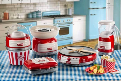 https://decora-group.ams3.cdn.digitaloceanspaces.com/domus/media/75184/conversions/linea-party-time-ariete-rosso-d8e946c324421b3a77c61ea6a25a1ecb.large.webp