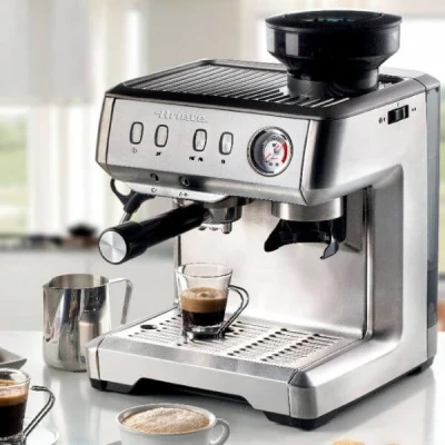https://decora-group.ams3.cdn.digitaloceanspaces.com/domus/media/75819/conversions/1313-macchina-caffè-ariete-b74dd97ace641c45ac3f37ce0ad0b3b8.large.webp