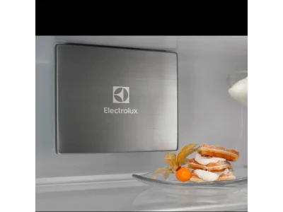 https://decora-group.ams3.cdn.digitaloceanspaces.com/domus/media/89260/conversions/electrolux_enp7td75s_2.large.webp