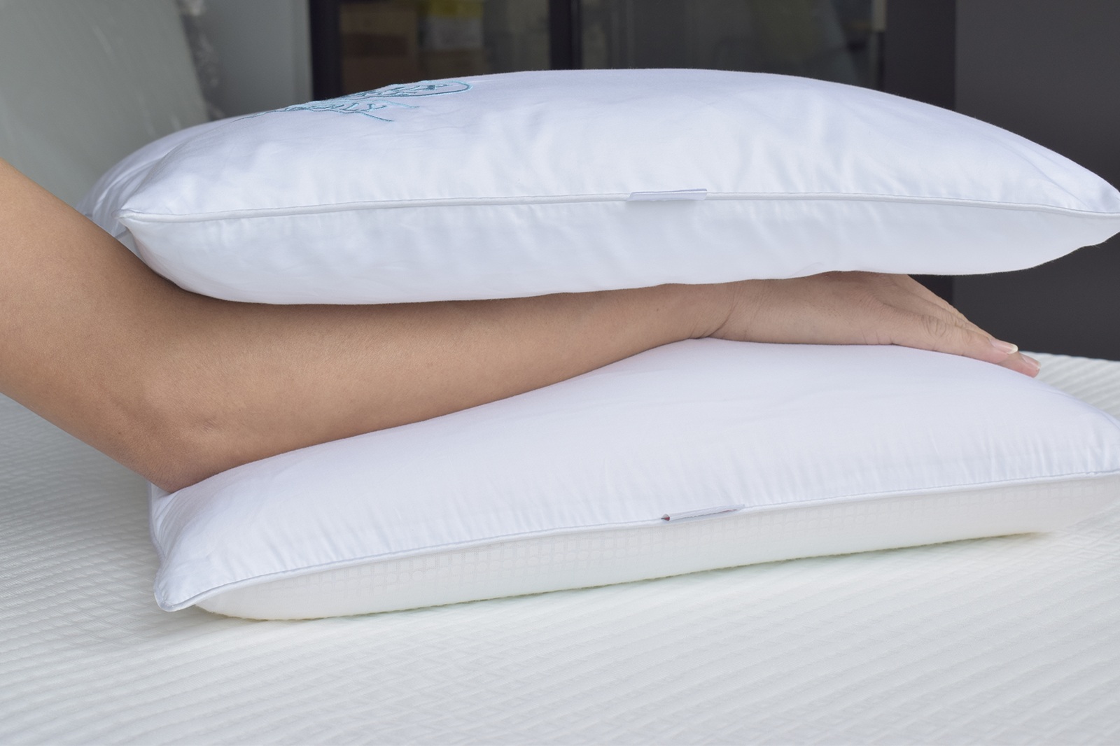 https://decora-group.ams3.cdn.digitaloceanspaces.com/duson/media/2064/Simple-Latex-Pillow-3.jpg