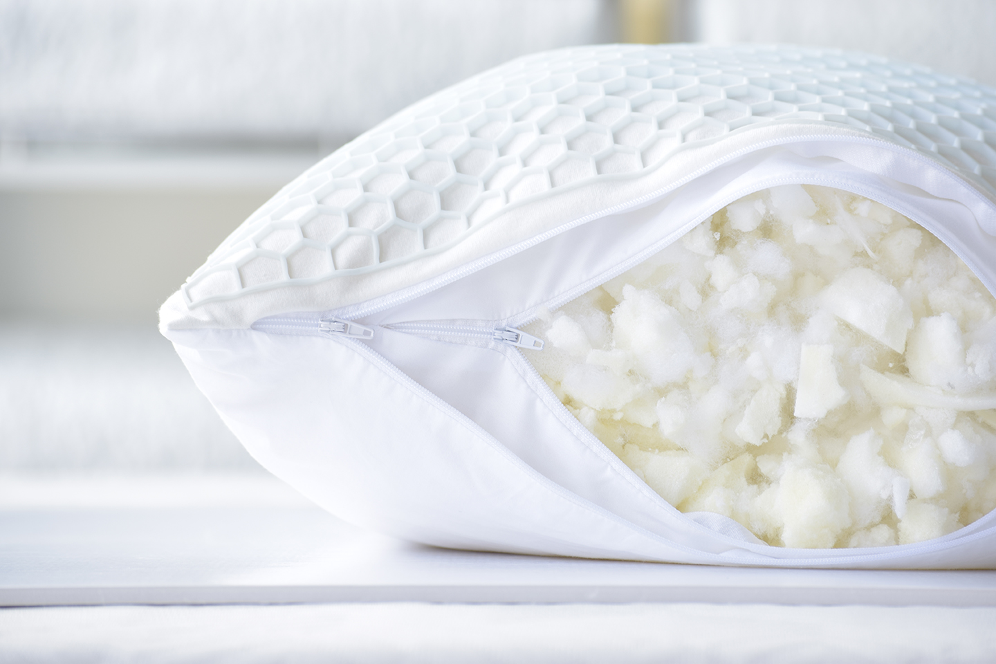 https://decora-group.ams3.cdn.digitaloceanspaces.com/duson/media/2072/Honey-Comb-Pillow-Insert.jpg